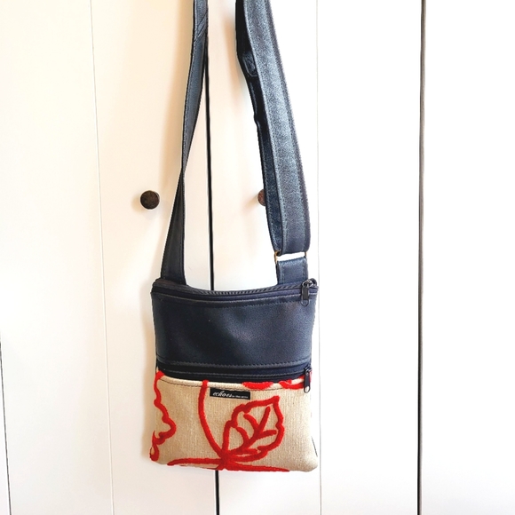 Echos in the Attic Crossbody Purse - Picture 1 of 5